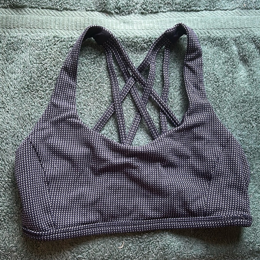 Lululemon Free to be Serene bra top size 6